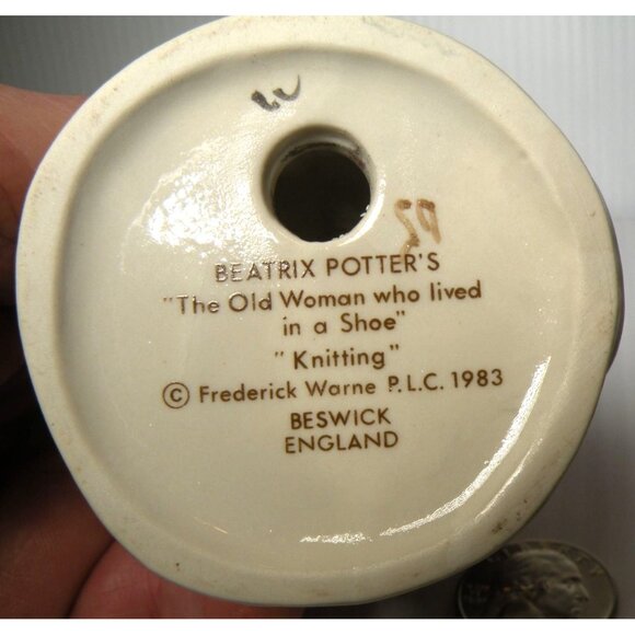 Beatrix Potter Beswick Figurine The Old Woman Who Lived In A Shoe Knitting 1983 - Picture 5 of 5